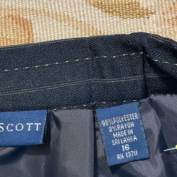 Navy blue pinstripe skirt by Karen Scott size 16 - Picture 7 of 7